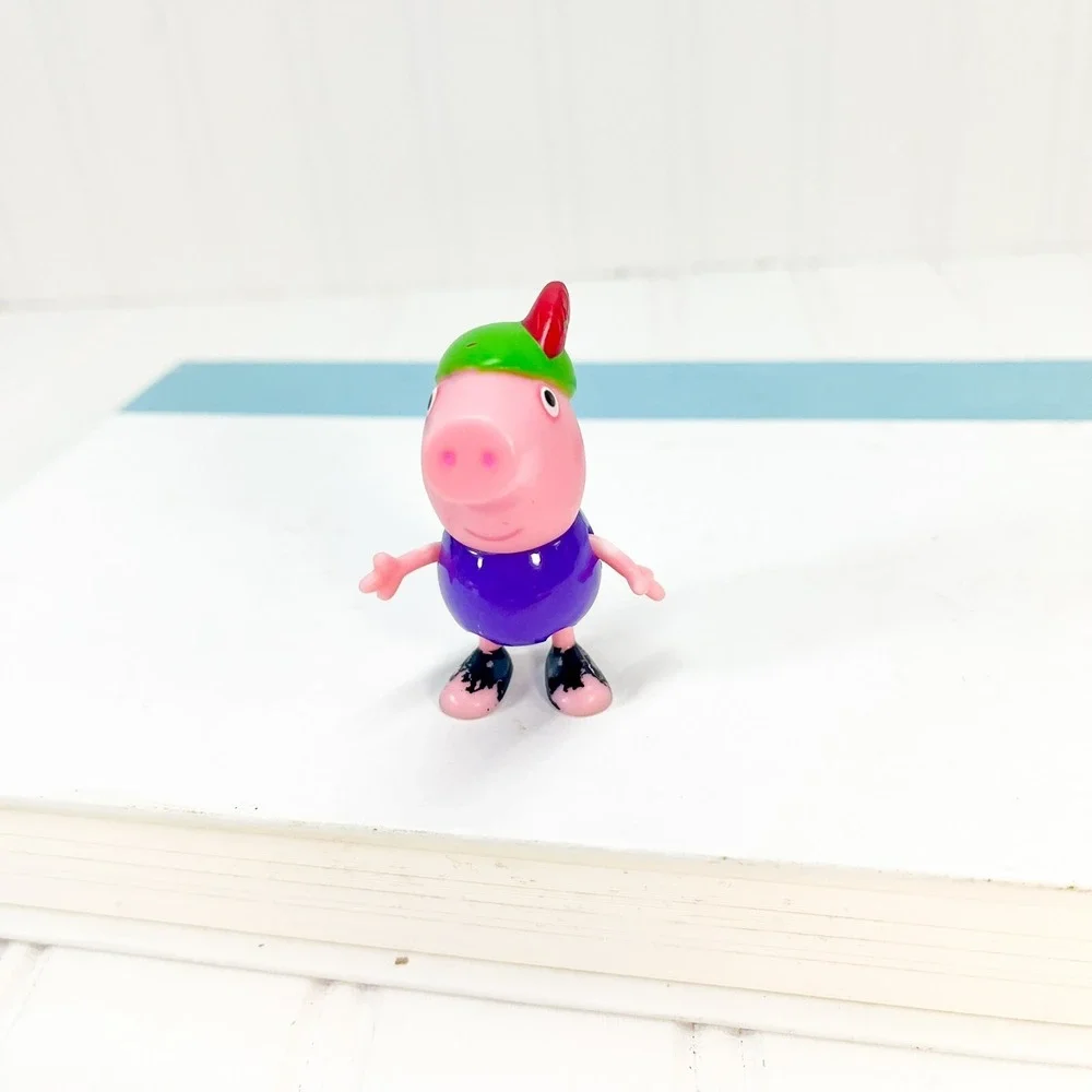 Peppa Pig Princess Peppa's Kingdom Sir George Pig Action Figurine w/ Green Beret - Picture 5 of 5